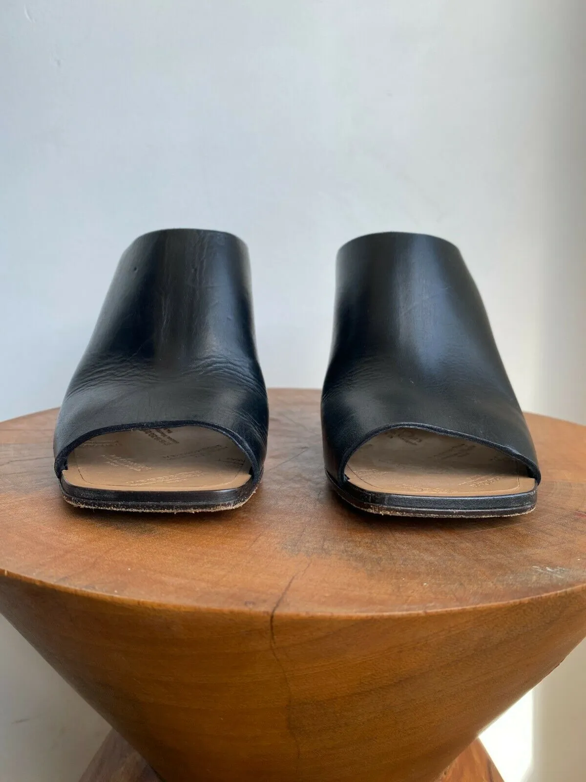 BLACK TABI HEEL