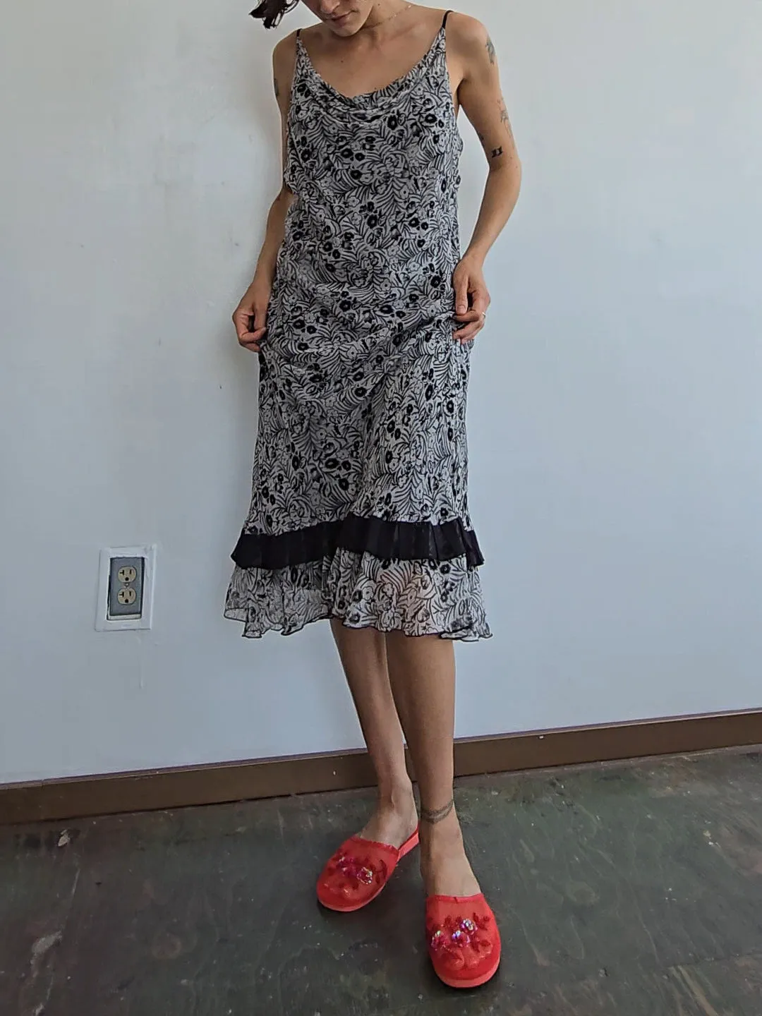 Black   White Silk Biascut Ruffled Dress (M)