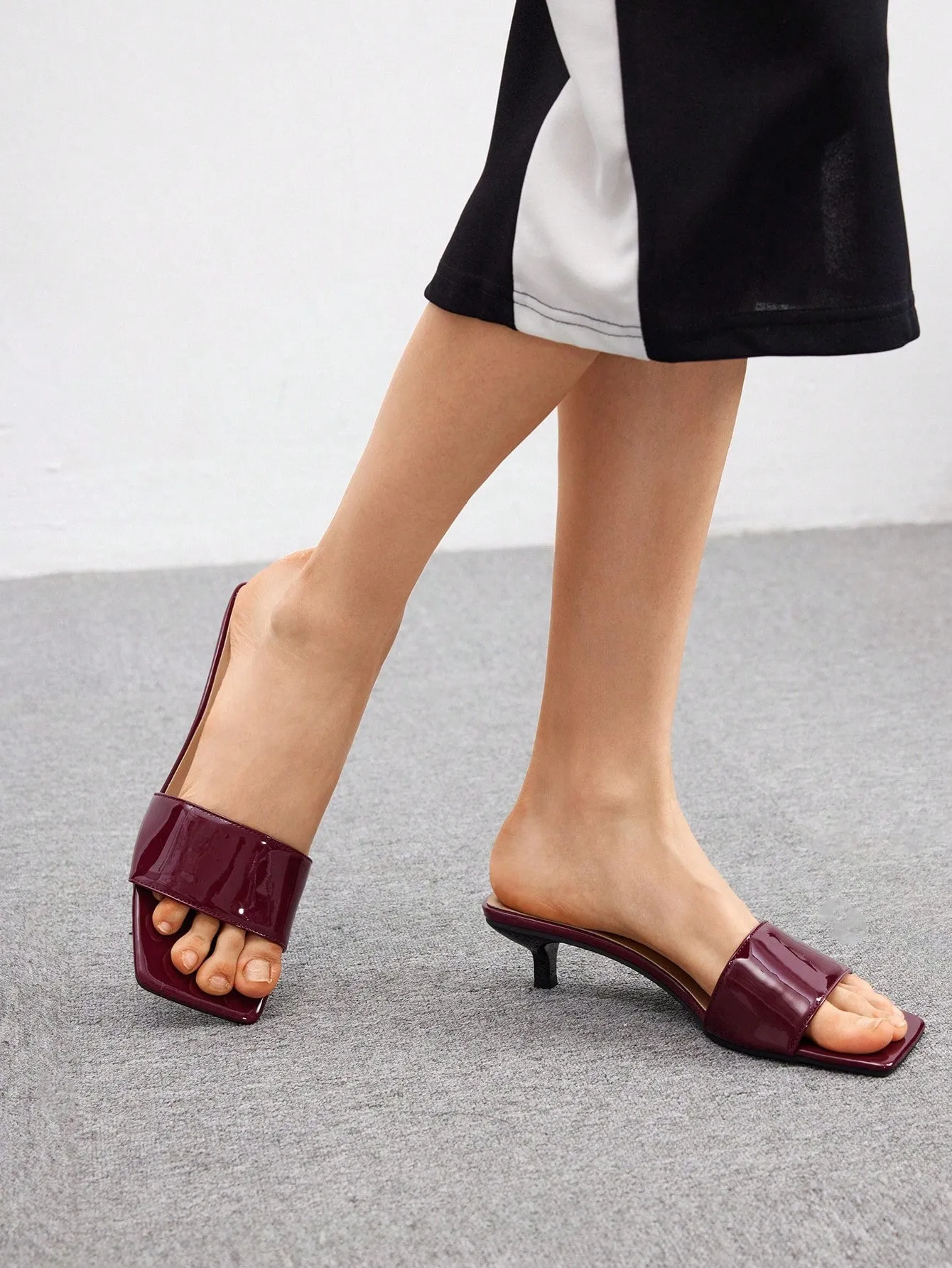 CUCCOO BIZCHIC Women's Fashion Wine Red Simple One-Piece Kitten Heel Slide Sandals
