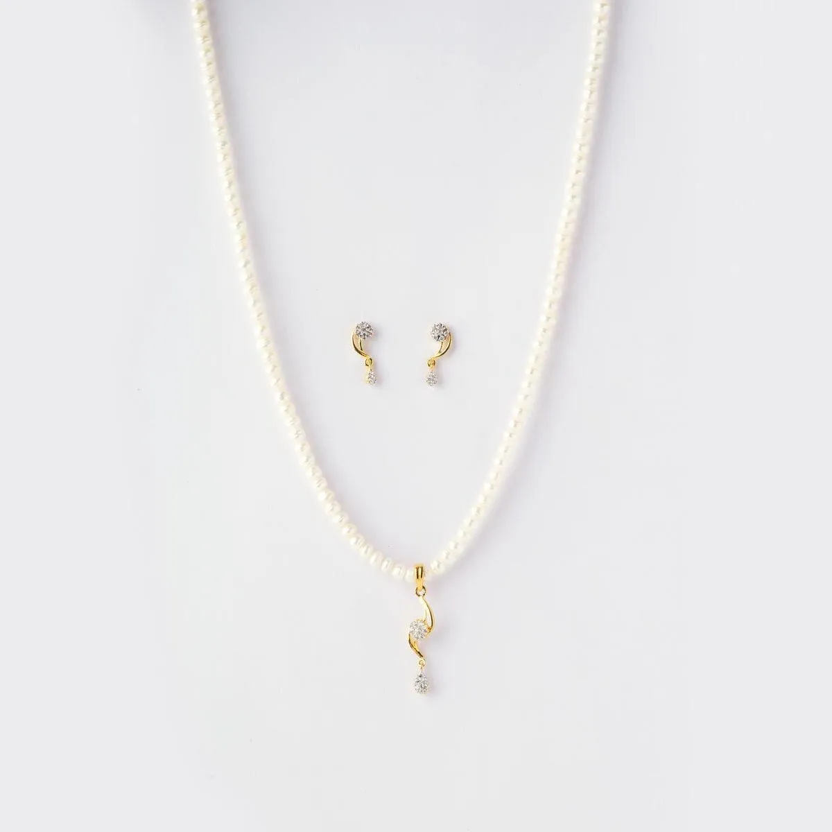 Elegant Pearl Necklace Set