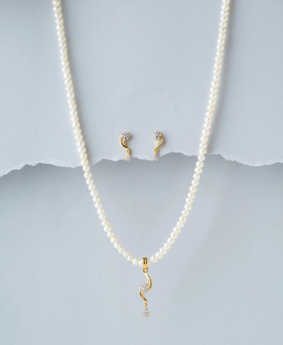 Elegant Pearl Necklace Set