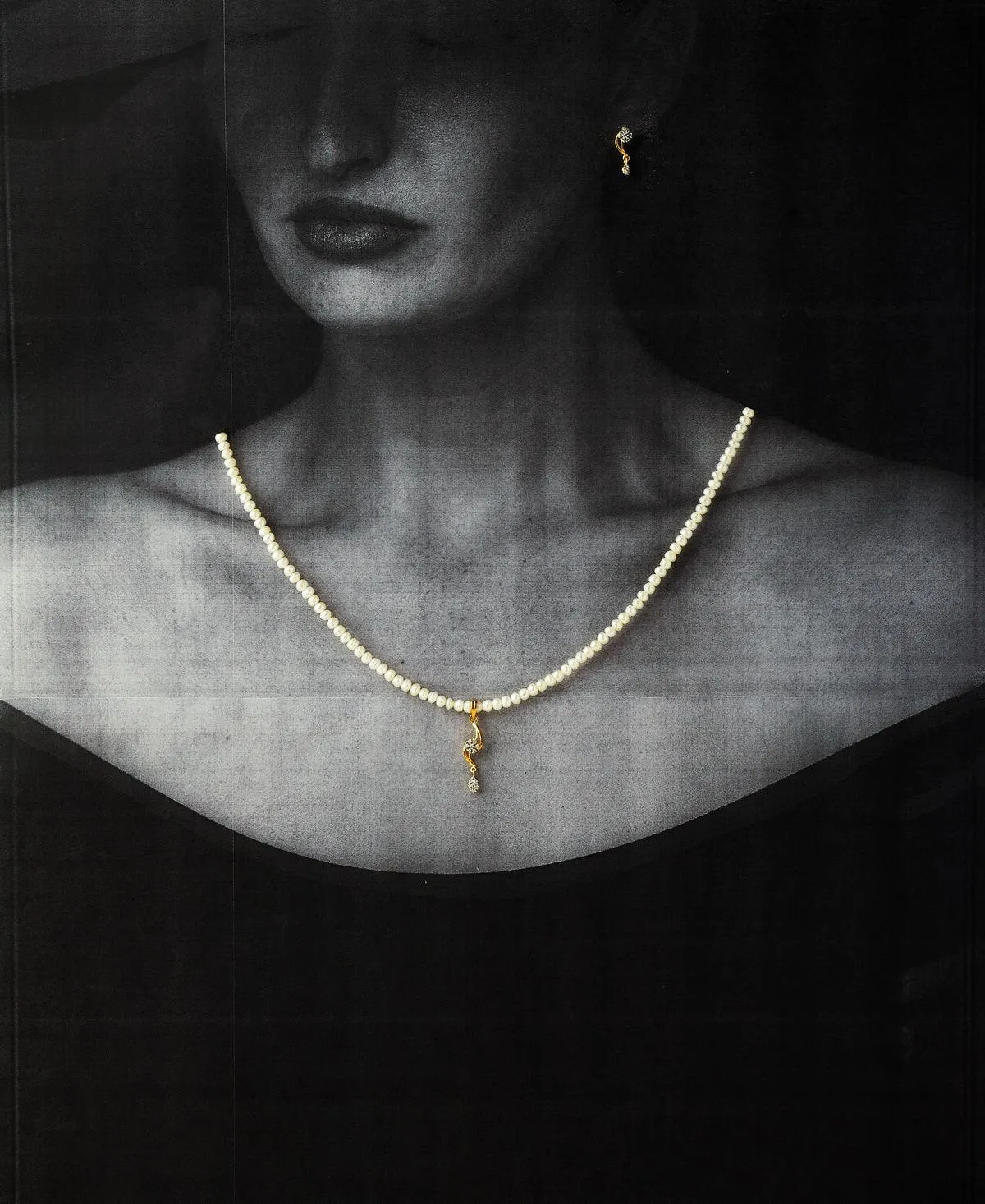 Elegant Pearl Necklace Set