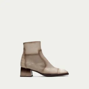 Here’s an optimized title in English for the HISPANITAS 2995 product:

Stylish HISPANITAS 2995 Womens Leather Ankle Boots with Comfortable Cushioning and Chic Design