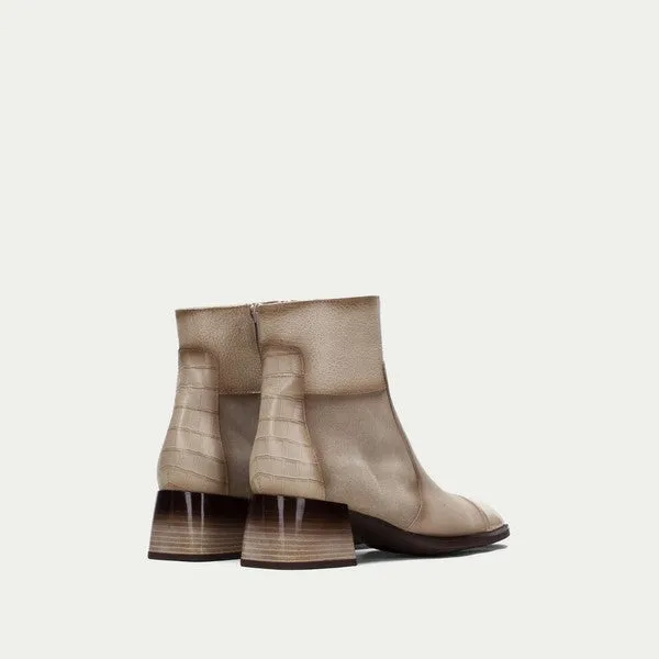Here’s an optimized title in English for the HISPANITAS 2995 product:

Stylish HISPANITAS 2995 Womens Leather Ankle Boots with Comfortable Cushioning and Chic Design